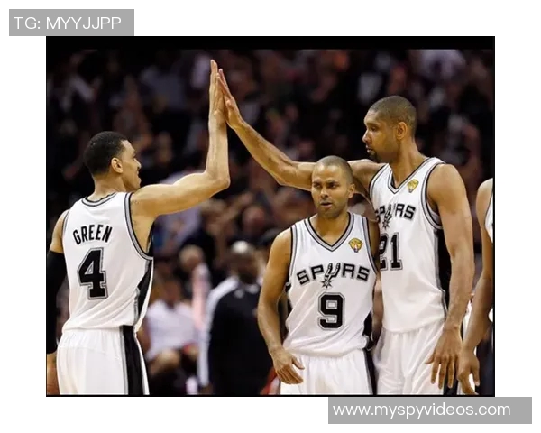 威少对阵灰熊精彩瞬间回顾展现篮球魅力与激情的巅峰对决